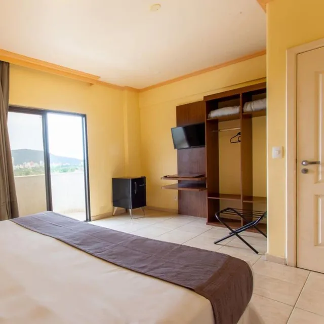 Standard, Quadruple, 1 Double and 3 Single Beds، Voa Canto Do Atlântico 6/10