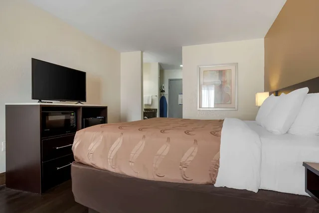غرفة قياسية بسرير كينج، Quality Inn Phenix City Columbus 6/9