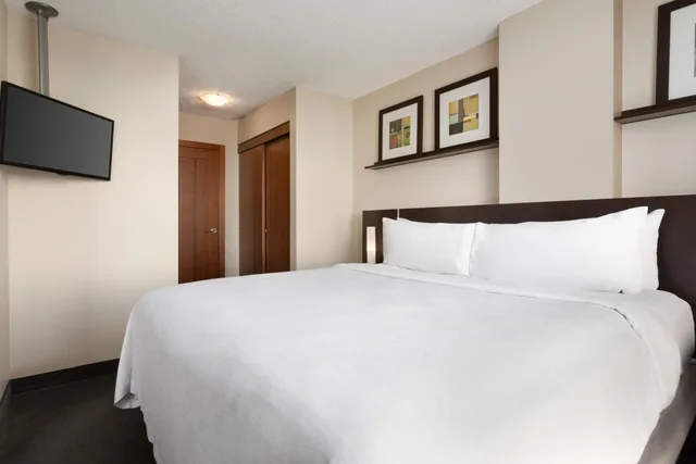 جناح رئاسي بسرير كينج وسريرين مزدوجين بغرفتي نوم، Embassy Suites By Hilton Montreal 3/7