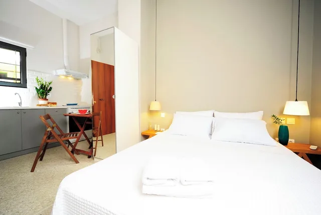 استوديو أساسي بسرير كوين في الطابق الأرضي، Live In Athens Short Stay Apartments 1/9