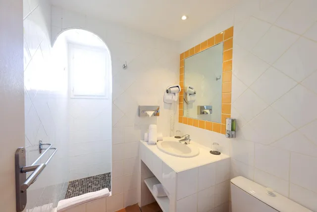 Classic, Double Bed, Le Saint Erasme 5/6