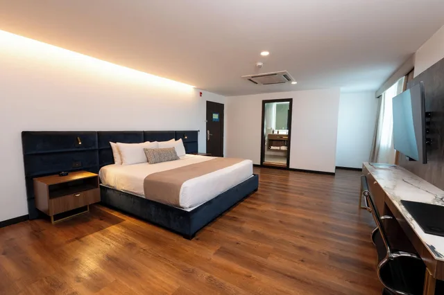 جناح جونيور، Wyndham Quito Airport 4/10