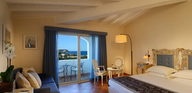 غرفة بريميوم سوبيريور بإطلالة على البحر، CPH Pevero Hotel 1/2