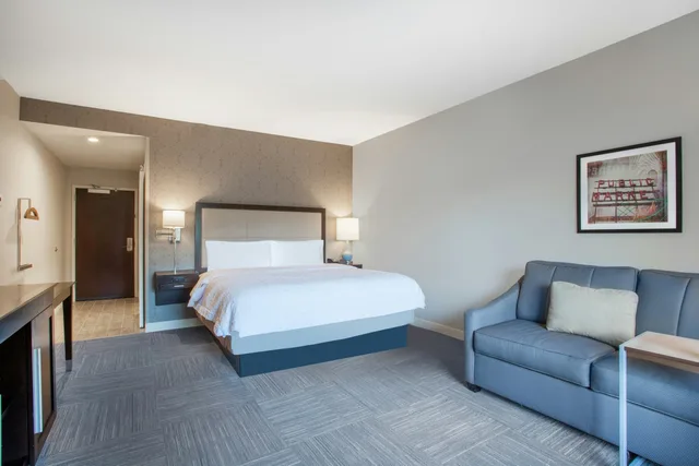 Room, King Bed, Sofa, Hampton Inn Rochester Penfield 2/4