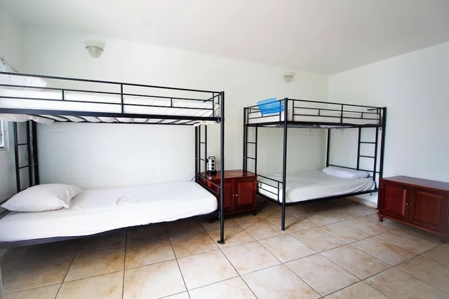 سكن مشترك بثمانية أسرّة للنساء، Waikiki Beachside Hostel 1/4