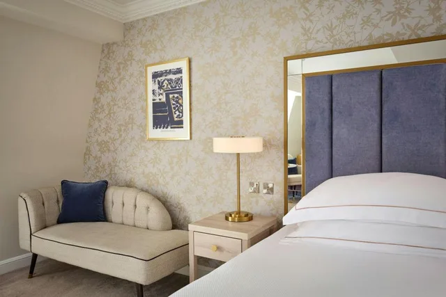 Heritage, Guest Room, Deluxe, King Bed, City View, Balcony، The College Green Hotel Dublin, Autograph Collection 4/7