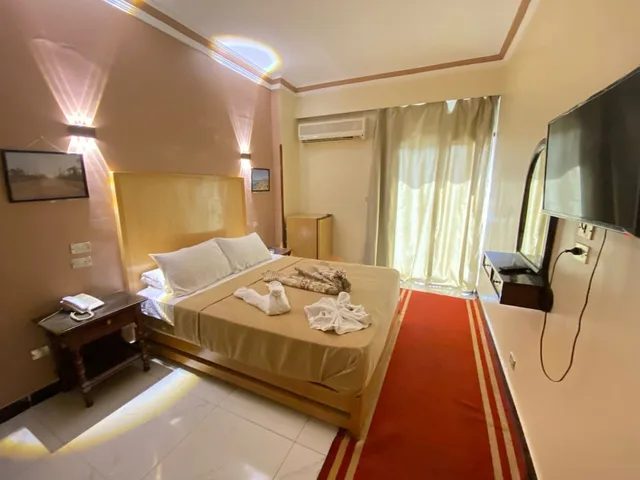 غرفة كومفورت بسريرين منفصلين بإطلالة على المدينة بشرفة، Shady Hotel 9/10
