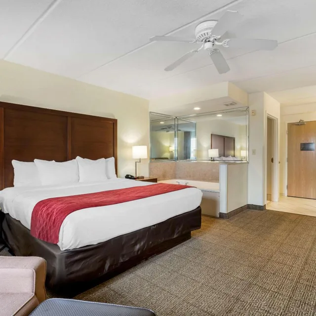 غرفة بسرير كينج بجاكوزي، Comfort Inn Kissimmee Lake Buena Vista South 3/9