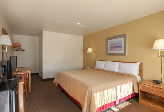 غرفة قياسية بسرير كينج، Highland Country Inn 3/6