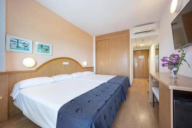 غرفة ثلاثية، PLAYAS DE GUARDAMAR HOTEL 4/7