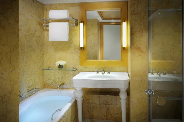 غرفة تنفيذية بسرير كينج، JW MARRIOTT HOTEL KUWAIT CITY 7/9