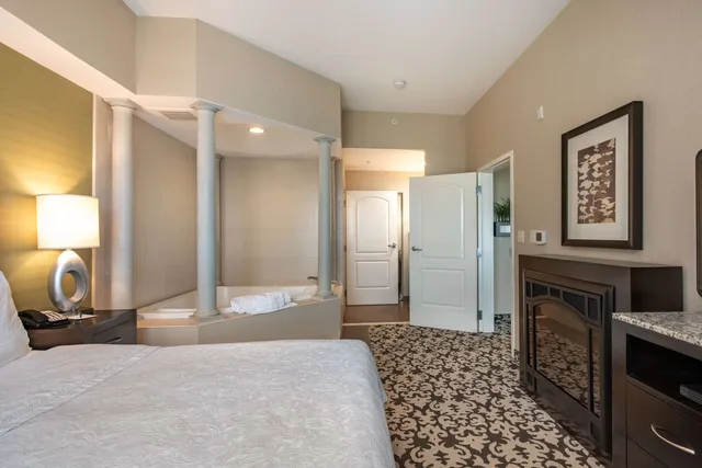 2 Bedrooms, Suite, King Bed, 2 Queen Beds, 2 Bathrooms, Jetted Tub، Homewood Suites by Hilton Oxnard/Camarillo 11/11