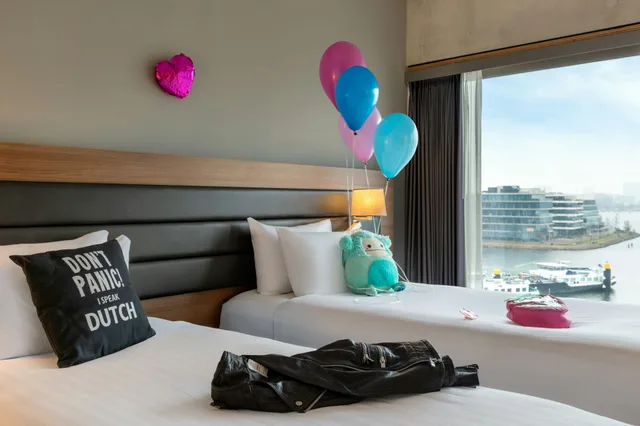 غرفة بسريرين منفصلين، Moxy Amsterdam Houthavens 3/6