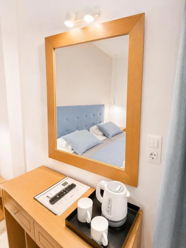 غرفة ثلاثية، CASTRO HOTEL 10/10