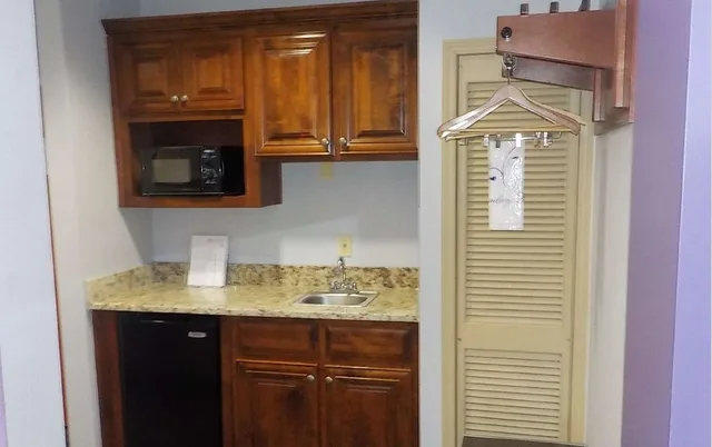 Suite, King Bed, Hot Tub, SureStay Plus Hotel by Best Western Warner Robins AFB 4/4