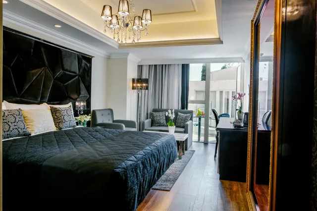 جناح ديلوكس بسرير كينج بإطلالة على المدينة مع أريكة بحوض جاكوزي، Qbic City Hotel 1/3