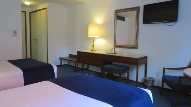 غرفة قياسية بسرير مزدوج بإطلالة، Bristol Hotel 2/4