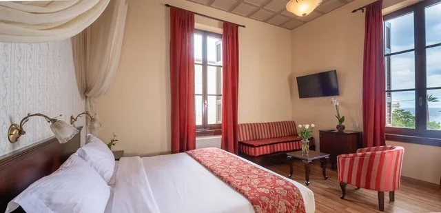 غرفة بريميوم بسرير كينج بإطلالة على البحر بغرفة نوم واحدة مع أريكة، HALEPA HOTEL 1/5