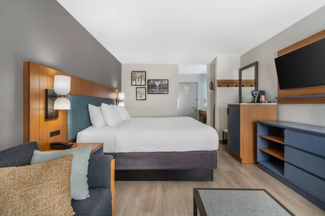 غرفة بسرير كينج، Country Inn and Suites by Radisson Shelby NC 3/5