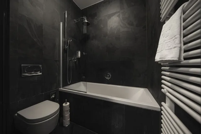 غرفة قياسية ثلاثية بسرير مزدوج وسرير فردي، Hotel Noir 5/9