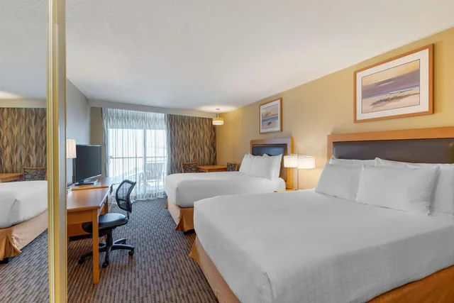 غرفة بسريرين كوين بشرفة، Best Western Plus Ocean View Resort 3/4
