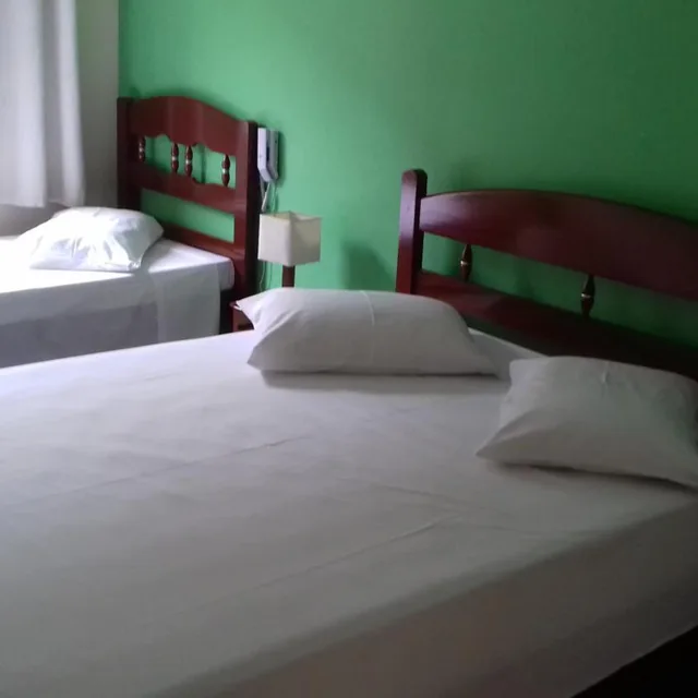 غرفة ثلاثية، Hotel Modelo 6/8