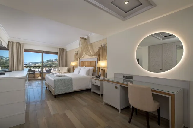 Panoramic, Suite, King Bed, Sea View, Sofa, Private Pool, La Marquise Luxury Resort Complex 2/7