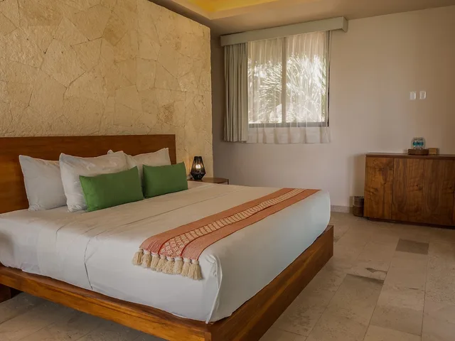 غرفة ديلوكس بسرير كينج بإطلالة على الحديقة بشرفة، Khaban Bacalar Hotel Boutique 1/8