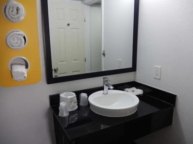 غرفة ديلوكس بسرير كوين، Motel6 Portland, TX 6/8