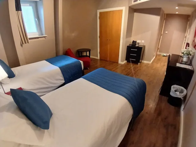 غرفة قياسية بسريرين منفصلين، The Royal Hotel Cardiff 1/10