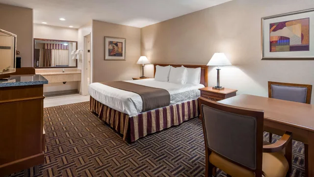 Room, Best Western Norwalk Inn 2/6