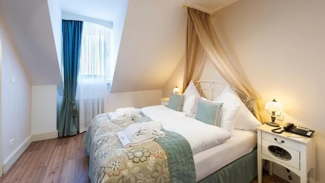 Suite, Convertible Double Bed, Living Area، Das Palmenwald Schwarzwaldhof, BW Signature Collection 4/5