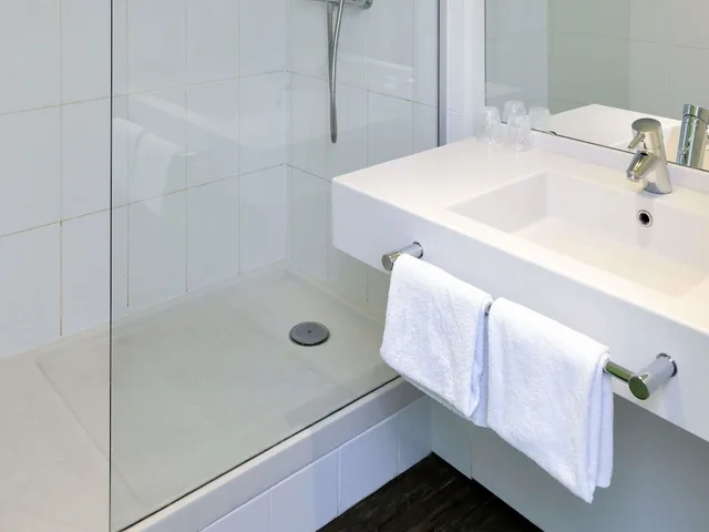 غرفة قياسية بسرير مزدوج وسريرين منفصلين، Ibis Styles Angouleme Nord 4/4