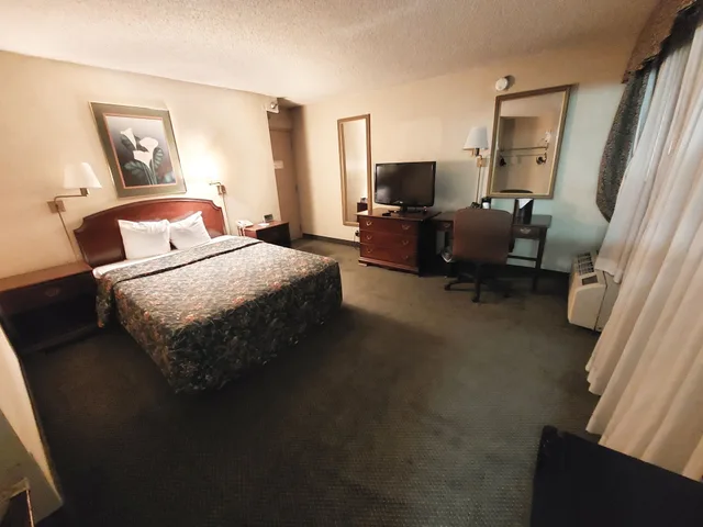 غرفة بسرير مزدوج لذوي الإعاقة، Ramada By Wyndham Reno Hotel And Casino 2/6