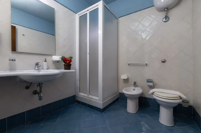 Royal, 1 Double and 3 Single Beds، Casa Manzella 1/1