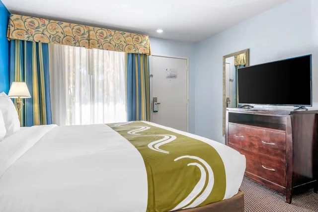 غرفة بسرير كينج، Quality Inn Sarasota North Near Lido Key Beach 3/4