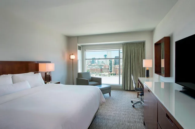 غرفة بريميوم بسرير كينج، The Westin Boston Seaport District 1/3