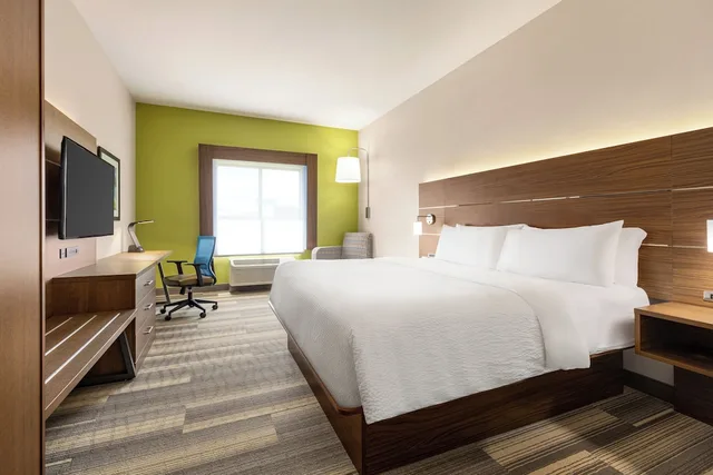Standard, King Bed, Holiday Inn Express Hotel Suites Waycross 1/2