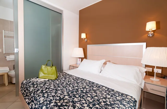 غرفة كلاسيكية بسرير مزدوج وسرير فردي، Hotel Residence T2 Rimini 4/5