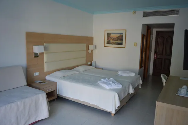 غرفة عائلية بسرير مزدوج أو سريرين منفصلين بإطلالة على الحديقة، Blue Horizon Hotel 1/2
