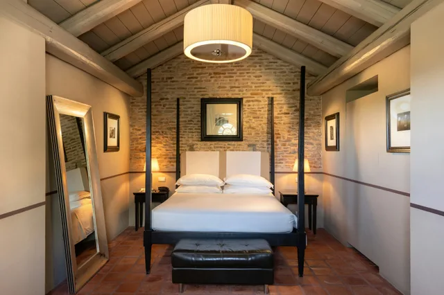 جناح، Relais Villa D'Amelia 2/3