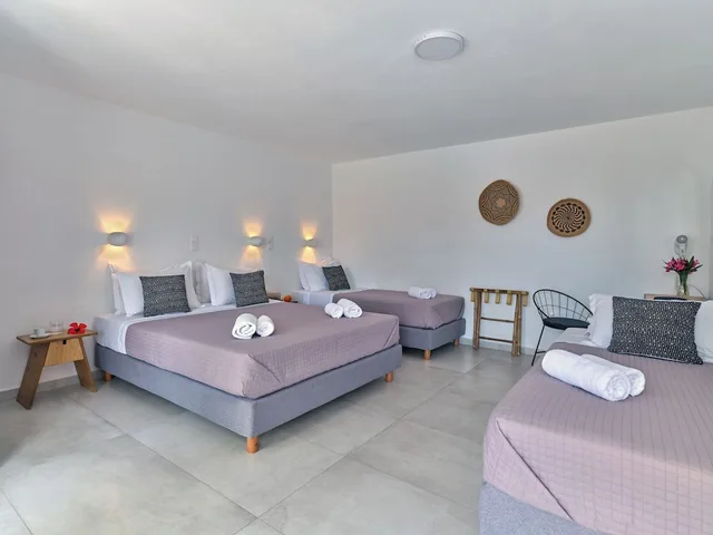 غرفة قياسية رباعية بسرير مزدوج وسرير فردي بإطلالة على البحر مع أريكة، Akrotiri Hotel 4/10