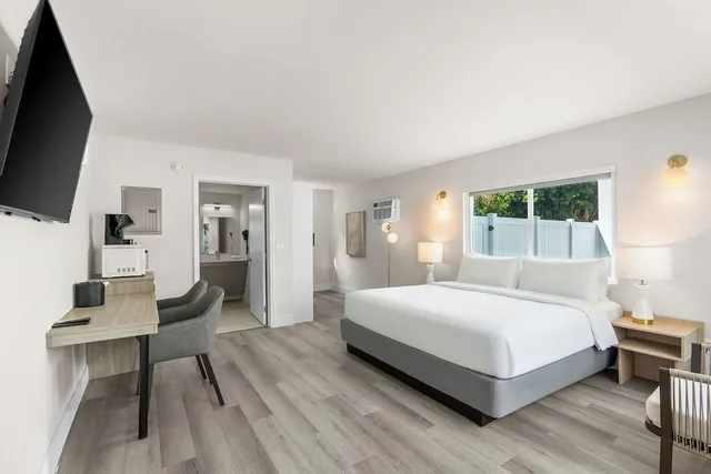 Room, King Bed, Adult Only, Accessible، The Garden Hotel and Resort 2/6