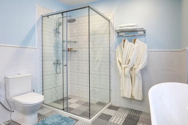 جناح جونيور ركني بسرير كوين بمطبخ صغير، City Boutique Inn 3/5