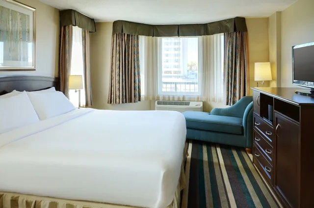جناح بسرير كينج بغرفة نوم واحدة، Holiday Inn Conference Ctr Edmonton South 2/6