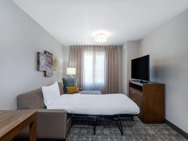 غرفة بسرير كوين لذوي الإعاقة، Staybridge Suites Sioux City Southeast 5/8