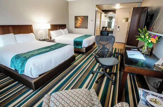 Signature, 2 Queen Beds, Hotel Blackfoot 2/2