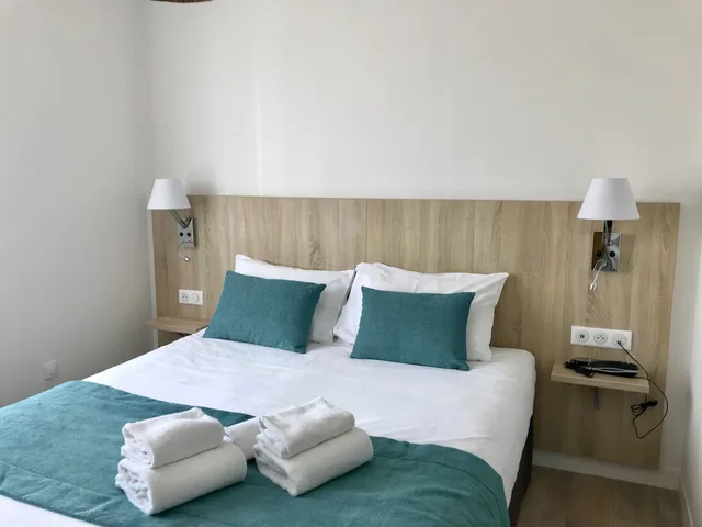 غرفة قياسية بسرير كوين، CITOTEL D'ORBIGNY 2/2