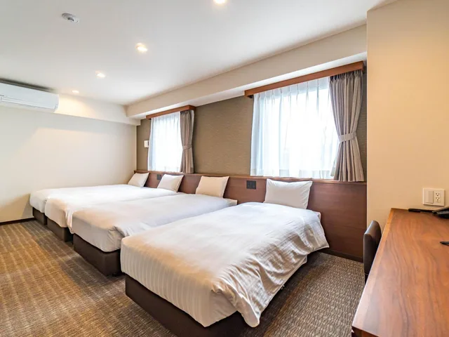 غرفة بأربعة أسرّة، Bande Hotel Tempozan 2/2