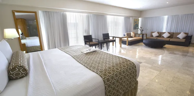 Senior, Suite, King Bed, Jetted Tub، HS Hotsson Smart Acapulco 2/4